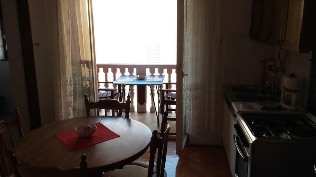 Lara Apartmán *