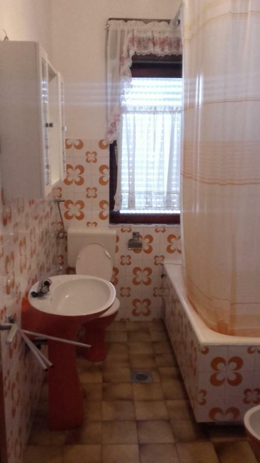Lara Apartmán *